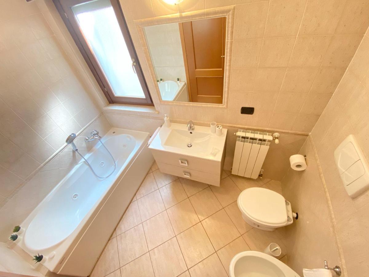 Sunset Escape Apartment - Panoramic Terrace Fiumicino Eksteriør billede